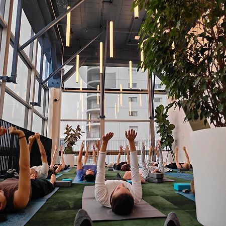 Lylo Auckland Hotel Exterior foto A yoga class at the Googleplex